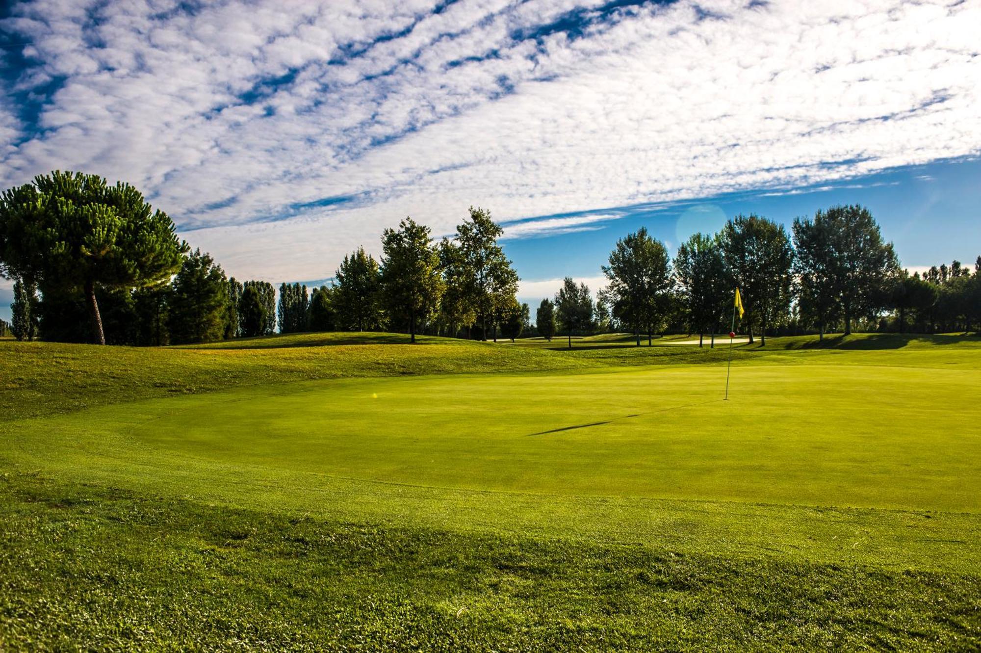 Living At Golf Club Apartment *