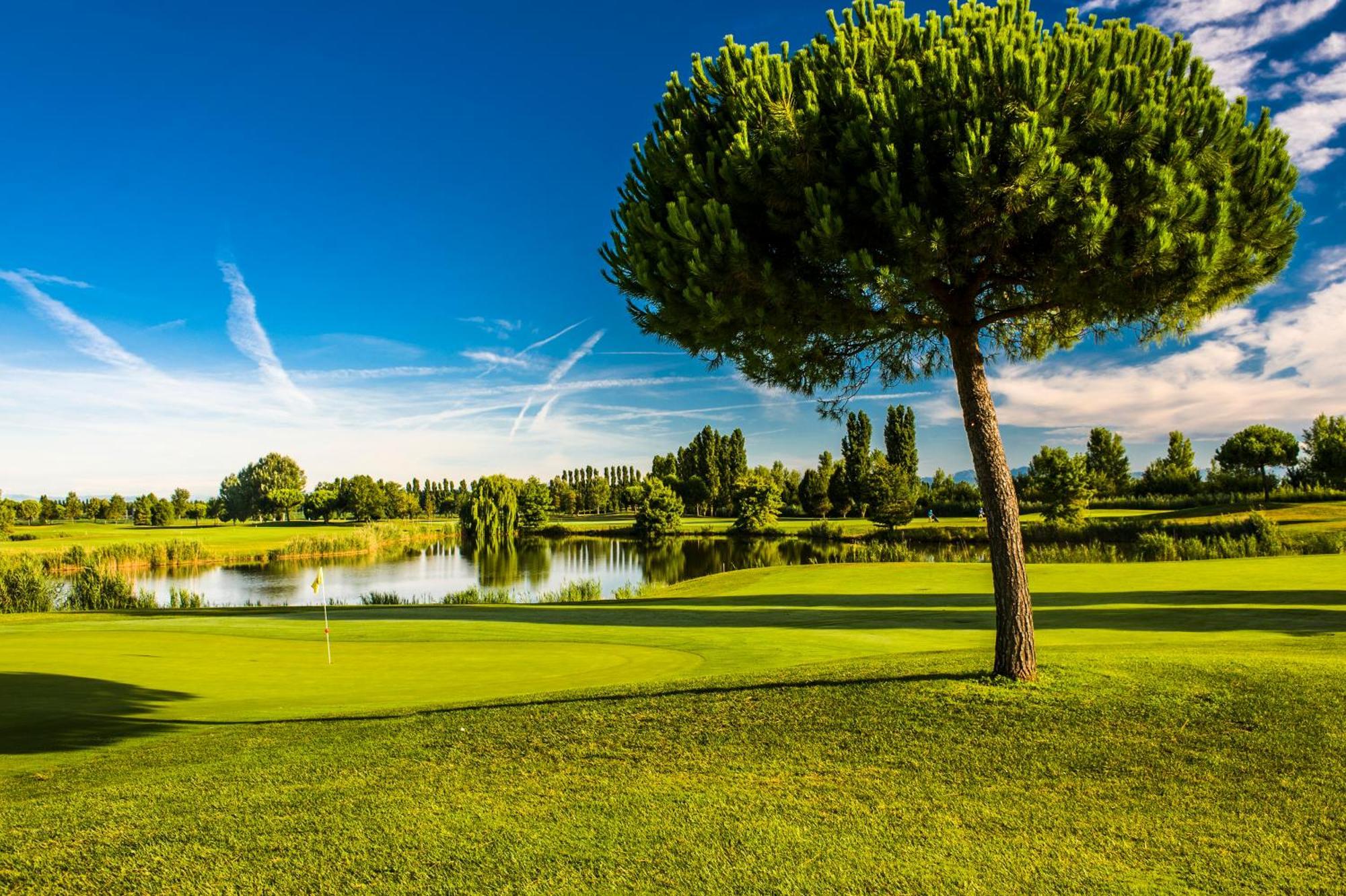 Living At Golf Club *